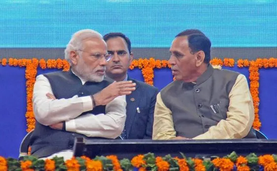 गुजरात में दूसरी बार 'रुपाणी राज' शुरू, लगातार छठी बार बीजेपी की सरकार
