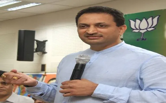 केंद्रीय मंत्री के 'संविधान बदलने' वाले बयान से बीजेपी ने बनाई दूरी