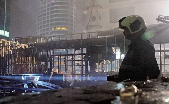 आग पर बवाल, 5 BMC अधिकारी निलंबित, BJP-शिवसेना में जुबानी जंग