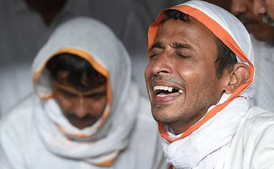 मुंबई कमला मिल्स आग: मौत पर सियासत, जांच के आदेश, BMC अधिकारी सस्‍पेंड