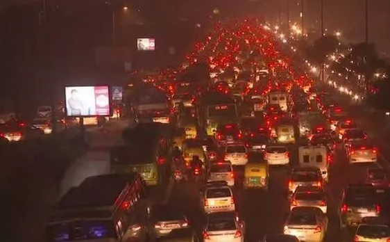 नए साल पर थमी दिल्ली, शहर के कई इलाकों में लगा भयंकर ट्रैफिक जाम