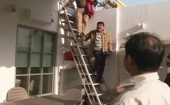 खान मार्केट में 30 से ज्यादा रेस्टोरेंट्स पर निगम की कार्रवाई, अधिकारियों ने किए सील