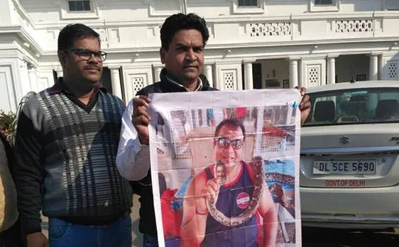 AAP के बागी कपिल मिश्रा को मार्शलों ने विधानसभा से किया बाहर