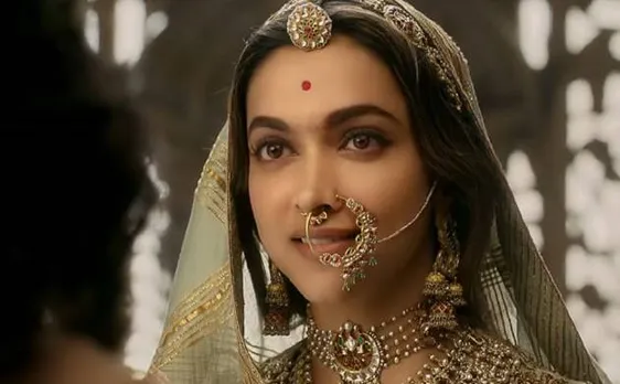 बिहार में करणी सेना ने सिनेमा हॉल में की तोड़फोड़, 'पद्मावत' के फाड़े पोस्टर