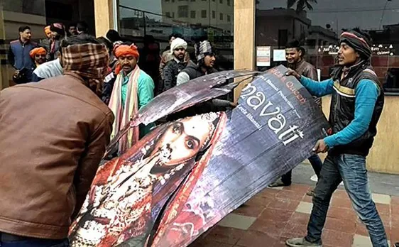 SC ने 'पद्मावत' पर रोक लगाने से किया इनकार, कहा- सुरक्षा देना राज्‍य की जिम्‍मेदारी, हमारी नहीं