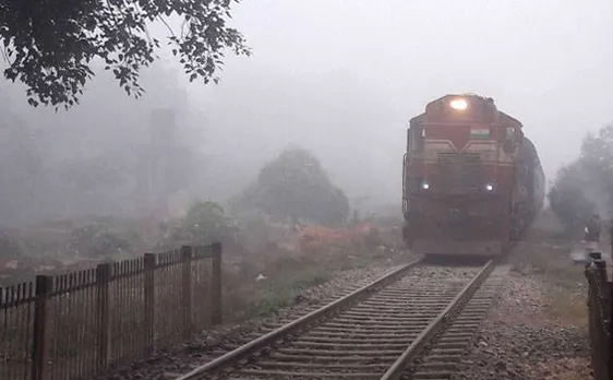 दिल्ली सहित पूरे उत्तर भारत में  कोहरे का कहर जारी, 10 ट्रेन हुईं रद्द