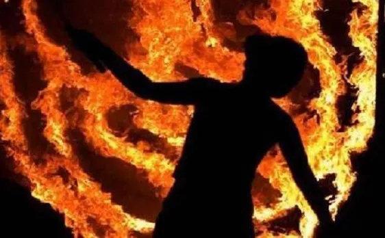 UP: प्रेमी ने प्रेमिका को जिंदा जलाया, हालत गंभीर