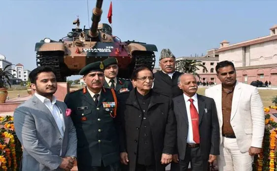 आजम खान के विश्वविद्यालय को मिला T-55 रूसी टैंक