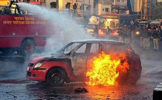 आज दुनिया भर में रिलीज होगी 'पद्मावत', विरोध में करणी सेना का हिंसक प्रदर्शन, गुरुग्राम में स्कूल बंद