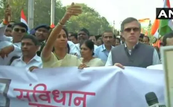 गणतंत्र दिवस के मौके पर विपक्ष ने निकाली 'संविधान बचाओ' मोर्चा, कहा- बरकरार रखें समानता और भाईचारा