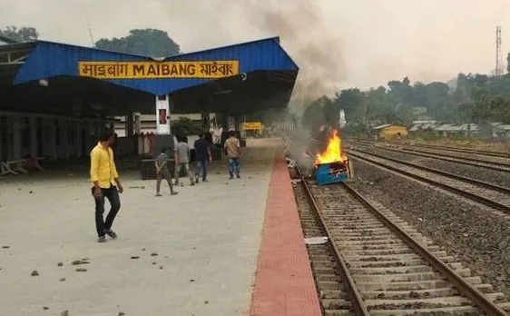 असम: नए जिले के प्रस्ताव पर दीमा हासो में हिंसक प्रदर्शन, पुलिस फायरिंग में 2 की मौत, 3000 यात्री फंसे