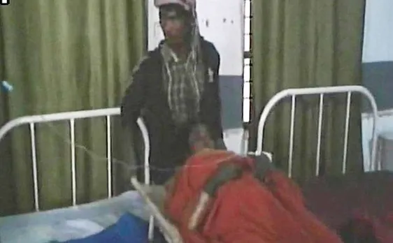 UP: गर्भवती महिला तड़पती रही, डॉक्टर ने कहा- 'आधार' लाओ तभी होगा इलाज