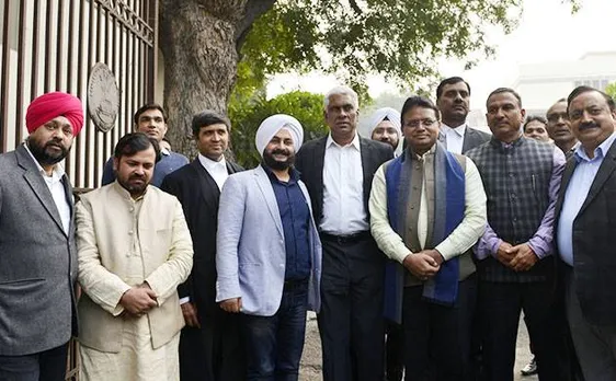 आप MLA की अयोग्यता पर दिल्ली HC ने चुनाव आयोग से मांगा जवाब