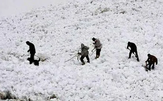 जम्मू कश्मीर के माछिल में हिमस्खलन, तीन जवान शहीद, एक घायल