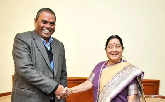 नेपाल के साथ रिश्ते मजबूत करने काठमांडू पहुंची सुषमा स्वराज ने प्रंचड से की मुलाकात