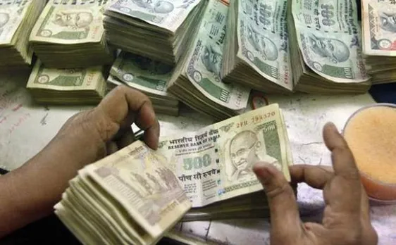 नोटबंदी के दौरान बैंक खातों में 15 लाख जमा कराने वालों की बढ़ सकती है मुश्किलें, आयकर विभाग ने जारी किए 2 लाख नोटिस