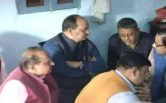 कासगंज हिंसा: अब तक तीन गिरफ्तार, बीजेपी सांसद राजवीर सिंह ने चंदन के परिवार से की मुलाकात