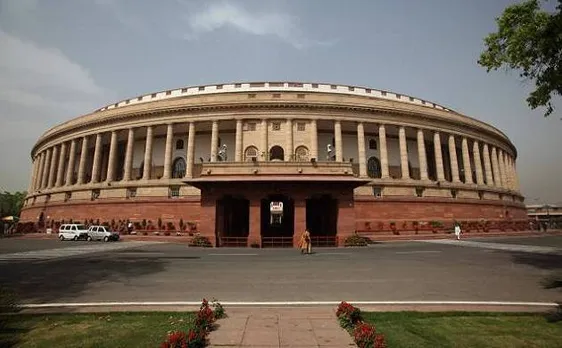 TDP लोकसभा सांसद घुसे वेल में, आंध्र प्रदेश को विशेष दर्जा देने की मांग, कार्यवाही स्थगित