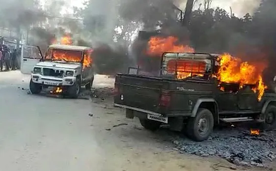 पंजाब: गुरदासपुर में 2 लोगों की मौत के बाद गुस्साए लोगों ने फूंके ठेके और गाड़ियां