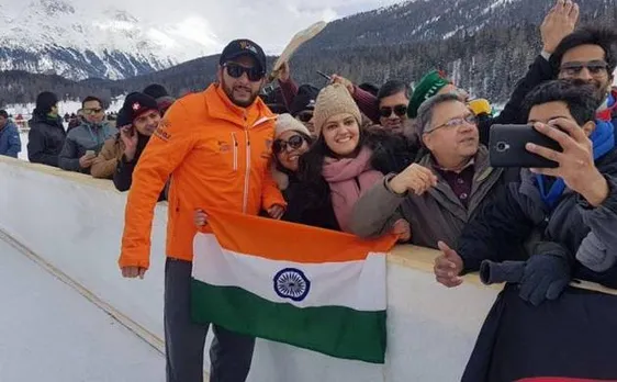 VIRAL: जब पाकिस्तान के पूर्व कप्तान शाहिद अफरीदी ने तिरंगे का सम्मान कर जीता भारतीय फैन्स का दिल