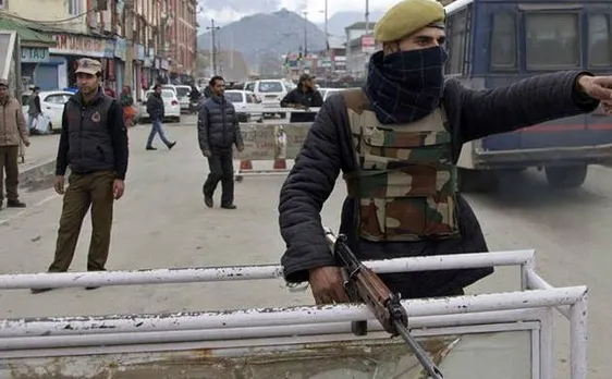 आर्मी कैंप पर आतंकी हमले को देखते हुए पठानकोट में सुरक्षा बढ़ाई गई