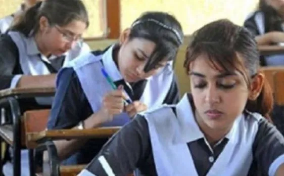यूपी बोर्ड इंटरमीडिएट परीक्षा का दूसरा पेपर लीक, प्रिंसिपल के खिलाफ एफआईआर दर्ज