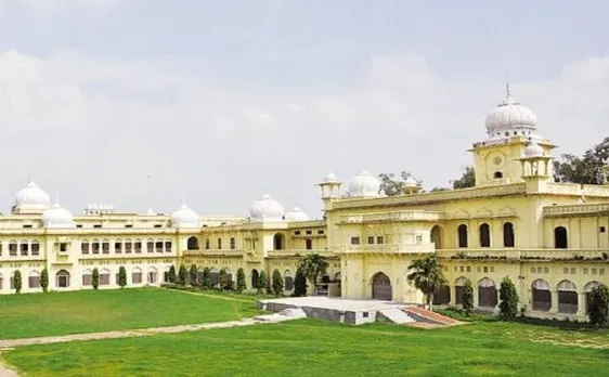 लखनऊ विवि का निर्देश, वेलेंटाइन डे के दिन कैंपस में छात्र घूमेंगे तो होगी कार्रवाई, छात्रों ने बताया 'छोटी सोच'