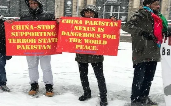 पाकिस्तान सरकार की क्रूरता के खिलाफ बलोच कार्यकर्ताओं का जर्मनी में प्रदर्शन
