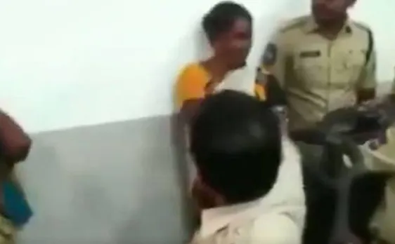 VIRAL: हैदराबाद में प्रेस कॉन्फ्रेंस के दौरान सहायक पुलिस आयुक्त ने महिला को मारा थप्पड़