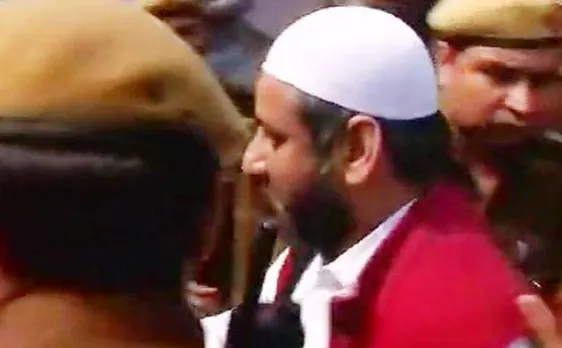 सचिव पिटाई मामला: AAP MLA अमानतुल्लाह खान ने किया सरेंडर, केजरीवाल के सलाहकार हिरासत में