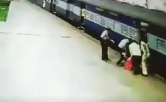 VIDEO: मुंबई में ट्रेन से फिसलकर गिरी महिला, सतर्क RPF जवान ने ऐसे बचाई जान