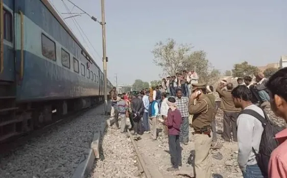 उत्तर प्रदेशः हापुड़ में ट्रेन से कटकर छह युवकों की मौत, एक की हालत गंभीर
