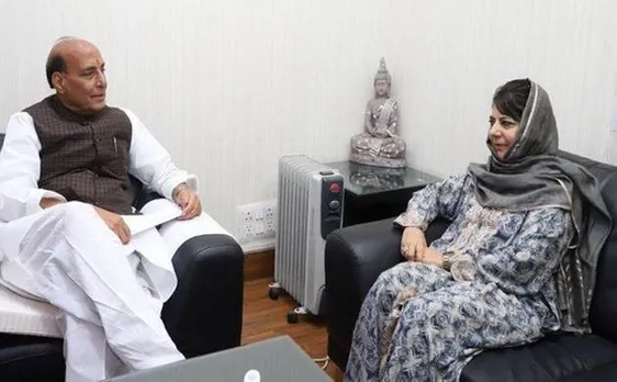 जम्मू-कश्मीर की सीएम महबूबा मिलीं राजनाथ से, विकास के मुद्दे पर हुई बात