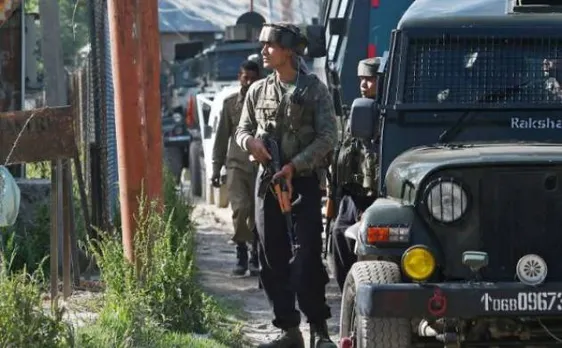 जम्मू-कश्मीर: सुरक्षाकर्मियों और आतंकियों के बीच गोलीबारी में लशकर-ए-तैयबा आतंकी की मौत