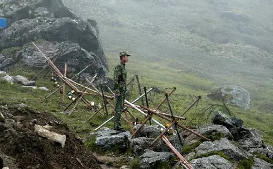 रक्षा राज्य मंत्री बोले, भारत-चीन सीमा संवेदनशील, कभी भी भड़क सकती है स्थिति