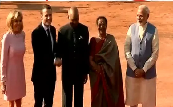 फ्रांसीसी राष्ट्रपति इमैनुएल मैक्रों भारत पहुंचे, पीएम मोदी ने किया एयरपोर्ट पर स्वागत