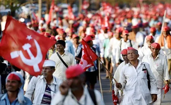 फडणवीस सरकार ने मानी किसानों की अधिकतर मांगें, दिया लिखित में भरोसा