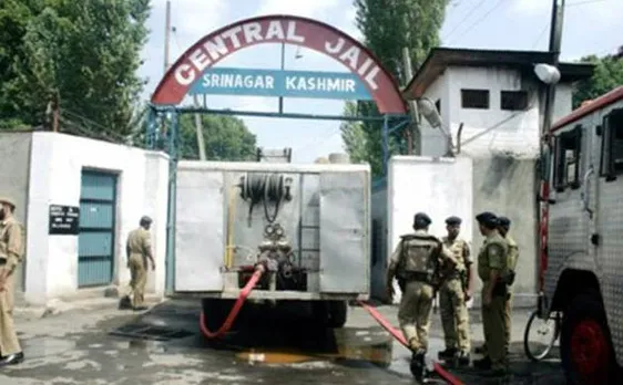 NIA ने की श्रीनगर जेल में छापेमारी, पाकिस्तानी झंडे सहित जिहादी सामान बरामद