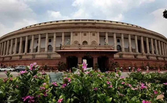 बजट सत्र: विपक्ष के हंगामे के बाद लोकसभा कल तक और राज्यसभा कार्यवाही 2 बजे तक के लिए स्थगित