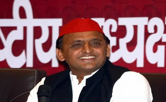 योगी आदित्यनाथ के अपराजेय गढ़ में सपा का चला जादू, 2019 के पहले बीजेपी को बड़ा झटका