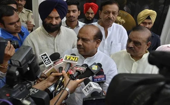 दिल्ली: विधानसभा से फिर बाहर निकाले गए BJP के 4 विधायक, एलजी के सामने कर रहे थे प्रदर्शन
