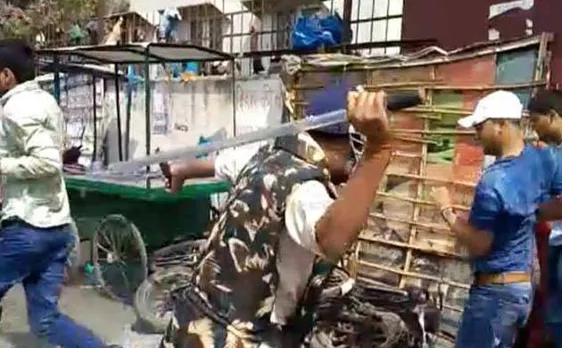 पटना: SI भर्ती परीक्षा रद्द करने की मांग कर रहे छात्रों पर पुलिस ने भांजी लाठियां