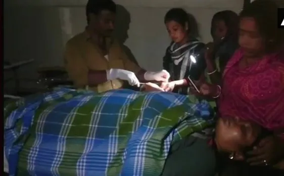 बिहारः सहरसा के सदर अस्पताल में डॉक्टर ने टॉर्च जलाकर किया महिला का ऑपरेशन