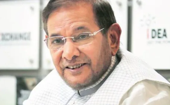 अखिलेश से मिले शरद यादव, बोले- अब सभी साथ आएं