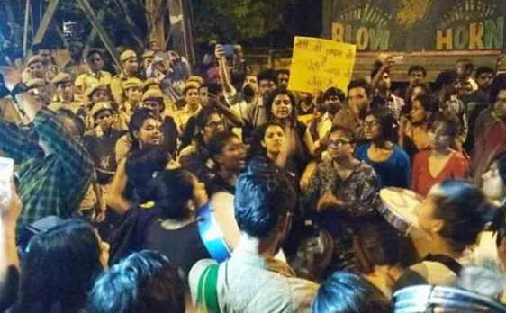 JNU यौन उत्पीड़न मामले में आरोपी प्रोफेसर से आज हो सकती है पूछताछ, 17 छात्रों पर भी FIR