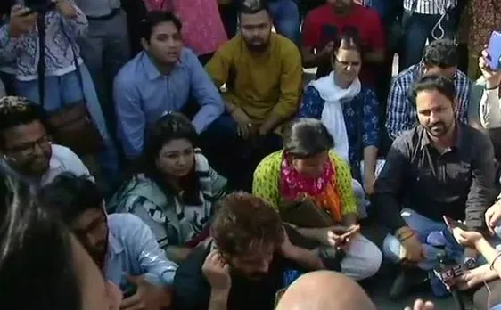 महिला पत्रकार के साथ बदसलूकी मामले में पत्रकारों का धरना प्रदर्शन, पुलिस ने मांगी माफी