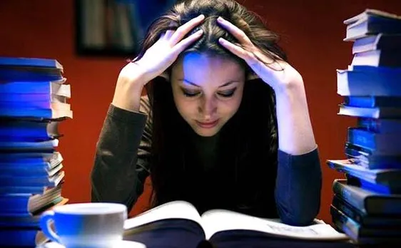 देर रात तक करते हैं पढ़ाई तो एग्जाम में आ सकते हैं खराब मार्क्स!