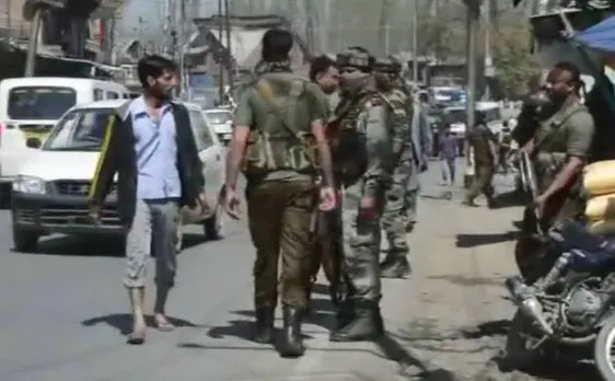जम्मू-कश्मीर: अनंतनाग में आतंकियों का पुलिस टीम पर हमला, एक जवान घायल, सेना ने इलाके को घेरा
