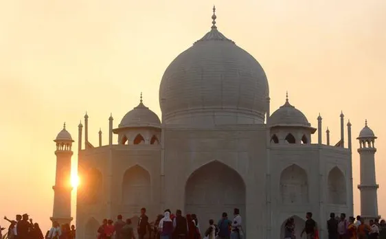 अब पर्यटक तीन घंटे ही कर सकेंगे ताजमहल का दीदार, घूमने जा रहें है तो पढ़े ये खबर