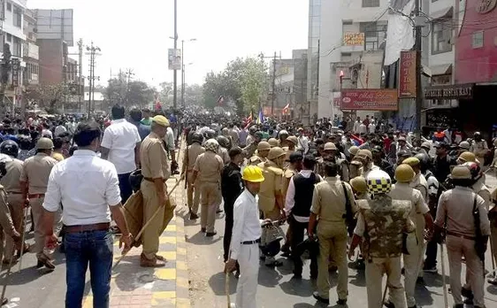 भारत बंद:  हिंसक हुआ दलितों का देशव्यापी आंदोलन, 9 मरे